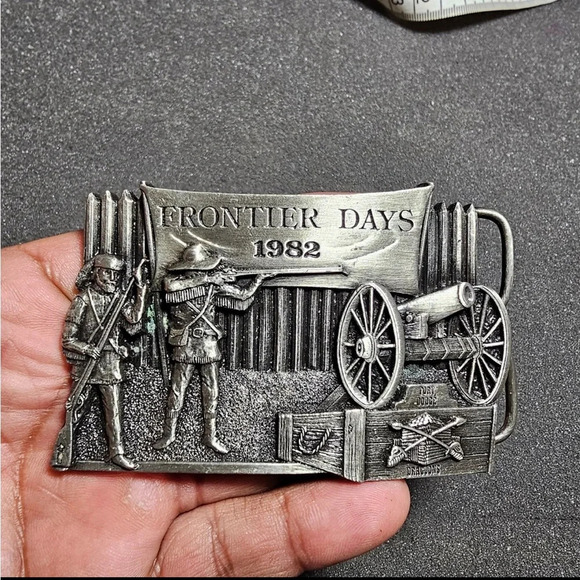 Vintage siskiyou Leather & buckle Co 1982 Fort Dodge Frontier Days Buckel #226 - Picture 1 of 10